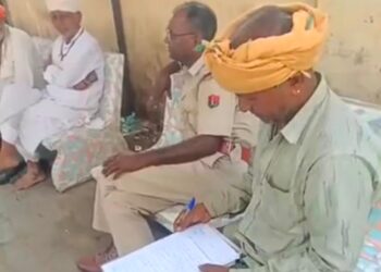 चारपाई पर पड़ा मिला युवक का शव, परिजन को मर्डर का शक; मेडिकल बोर्ड से हुआ पोस्टमार्टम