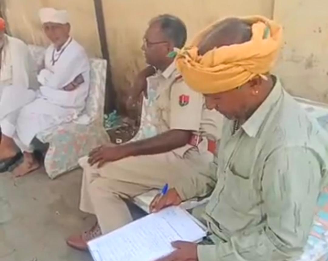 चारपाई पर पड़ा मिला युवक का शव, परिजन को मर्डर का शक; मेडिकल बोर्ड से हुआ पोस्टमार्टम