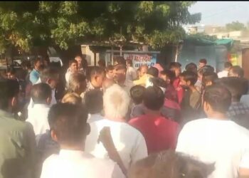 तखतगढ-थडी पर दूध उड़ेलने से माहौल गरमाया पुलिस पहुची,आदतन नशा प्रवृति के युवक द्वारा परेशान करने का लगाया आरोप