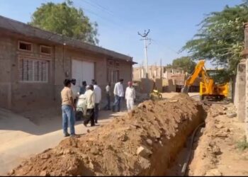 तखतगढ-पेयजल समस्या के समाधान के लिए आगे आए कांग्रेस पार्षद,वार्ड 10 से 19 तक पेयजल आपूर्ति सुचारू करने के प्रयास, ओपनवेल से मुख्य पाइपलाइन जोड़ने का कार्य शुरू