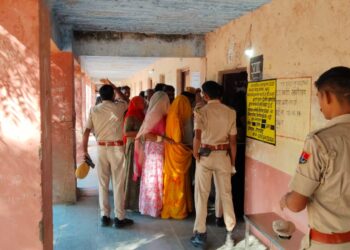सांडेराव क्षेत्र में पहले चरण का मतदान , कुछ बूथों पर ईवीएम में बीप की शिकायत, सतर्क अधिकारियों ने तुरंत संभाला मोर्चा