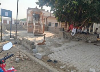 सुमेरपुर पंचायत समिति के अन्तर्गत दुजाना गांव में आचार संहिता के दौरान सार्वजनिक स्थान पर पक्का निर्माण को हटवाने की मांग