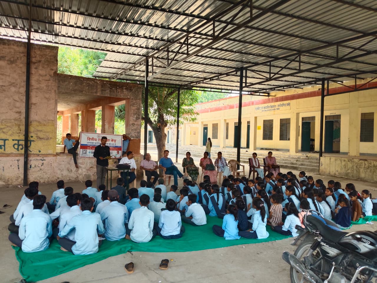 सलोदरिया-विद्यार्थियों को बचत और साइबर फ्रॉड से बचाव के प्रति किया जागरूक,मृतका के नॉमिनी के खाते में रू 2 लाख जमा करवाए