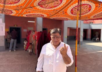 बीजापुर में विधायक पुष्पेंद्र सिंह राणावत ने परिवार सहित किया मतदान, भयमुक्त होकर मतदान करने की अपील