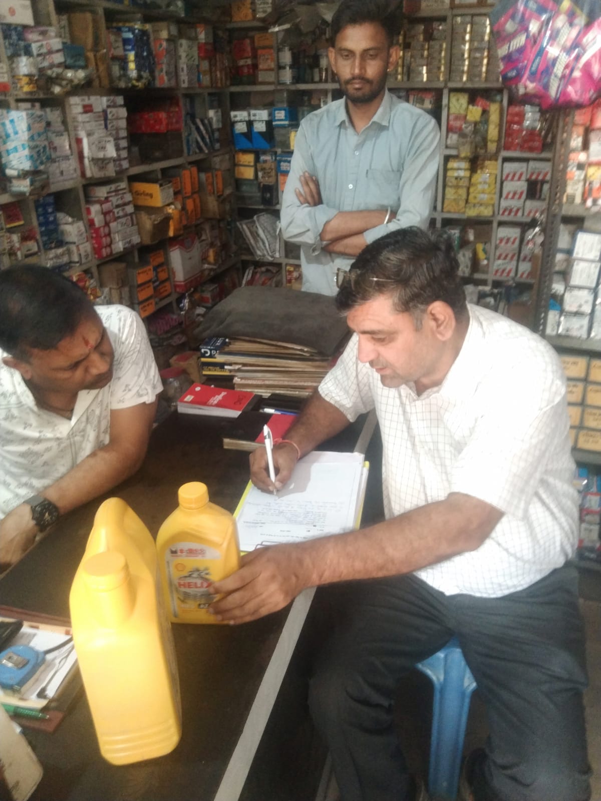पाली-उपभोक्ता हितों की रक्षा के लिए प्रतिष्ठानों का निरीक्षण, 15 हजार रुपये का जुर्माना लगाया*