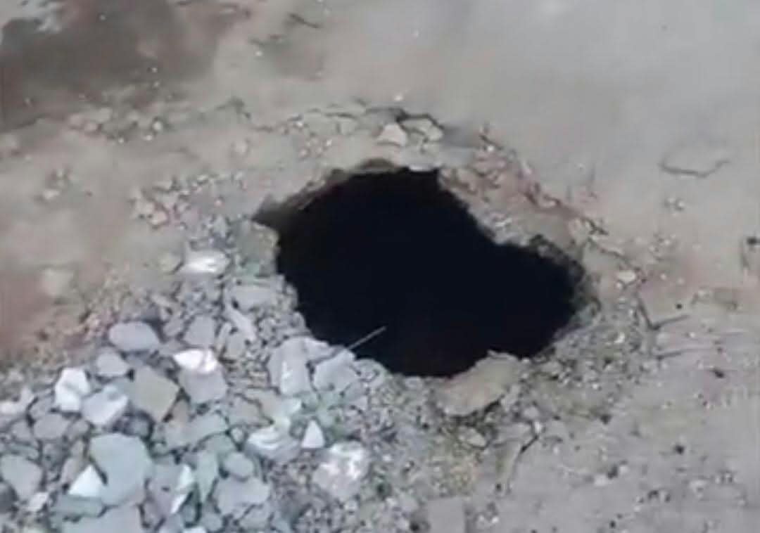 पाली में सड़क पर बने गड्ढे में गिरा बच्चाः निगम ने नहीं की कार्रवाई तो पार्षद ने खुद के खर्च से भरवाया